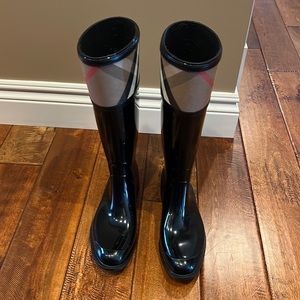 Burberry Crosshill Rain Boots Black & Plaid